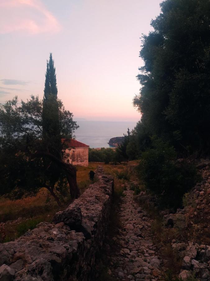 Retzos Rooms Himarë Dış mekan fotoğraf