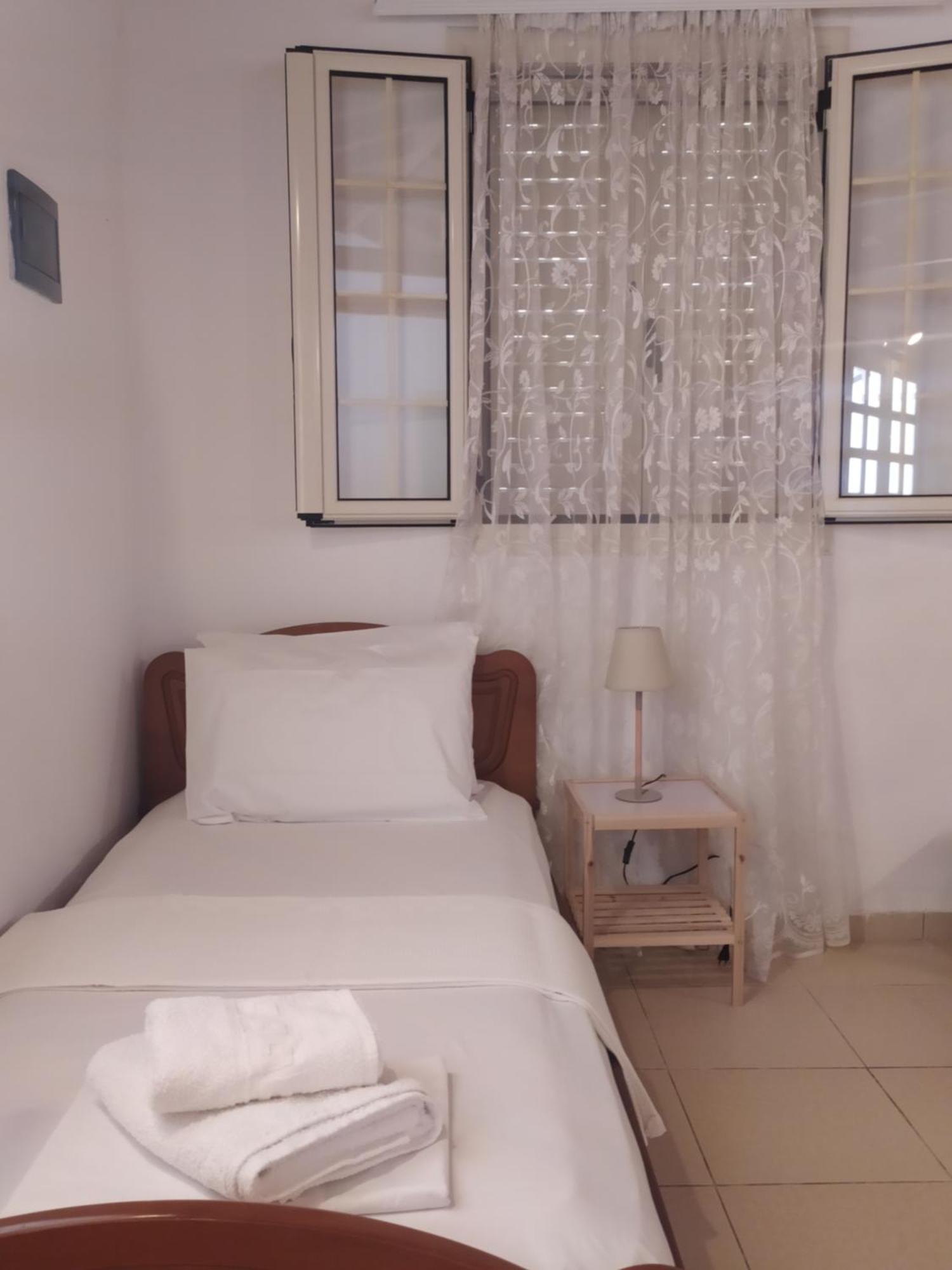 Retzos Rooms Himarë Dış mekan fotoğraf