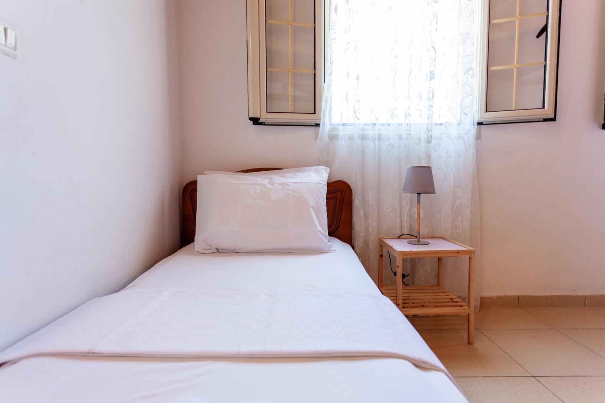 Retzos Rooms Himarë Dış mekan fotoğraf