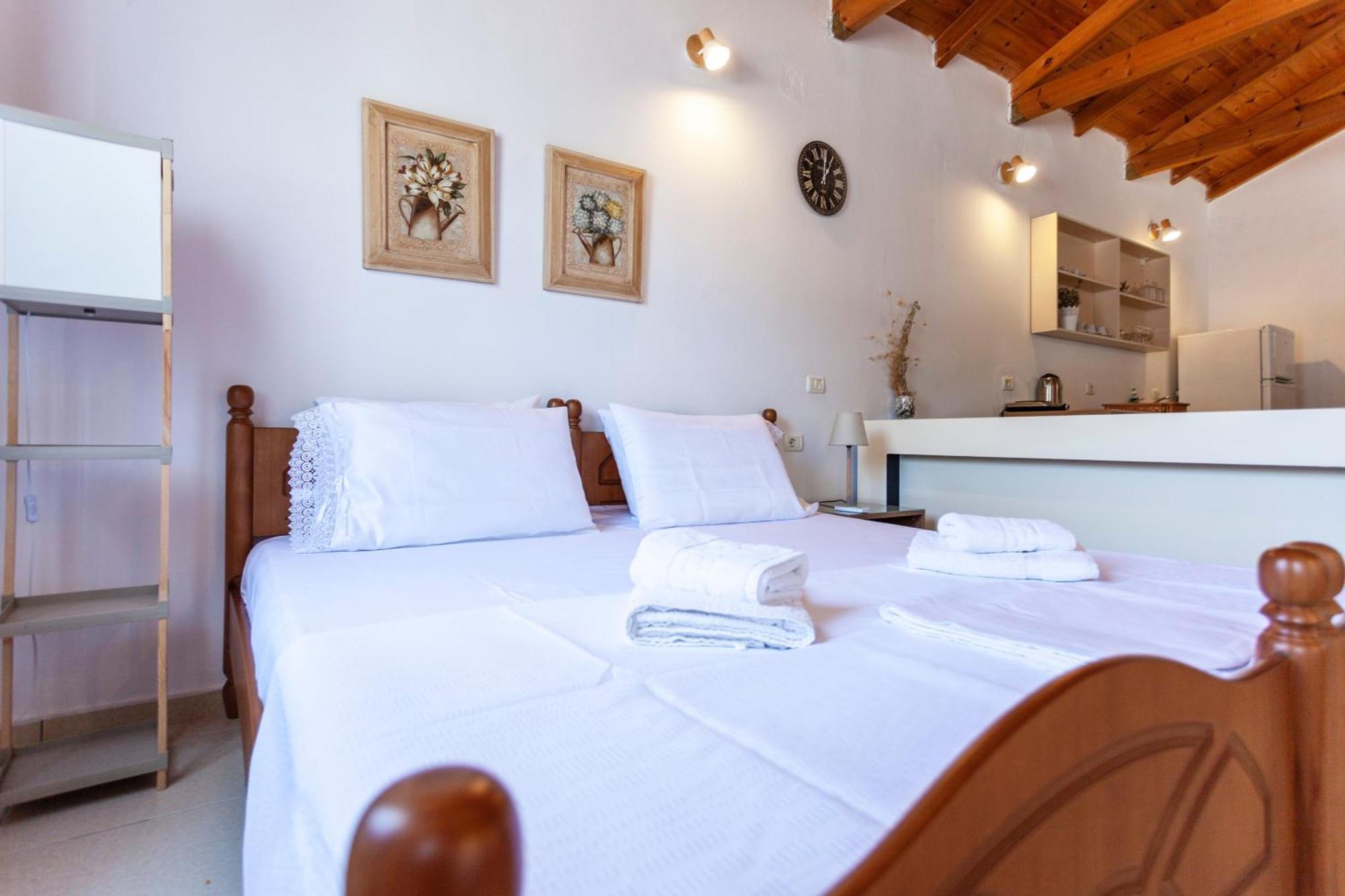 Retzos Rooms Himarë Dış mekan fotoğraf